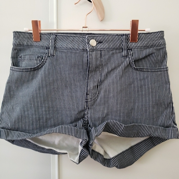 H&M Pants - H&M, size 6, Striped, Button Shorts.